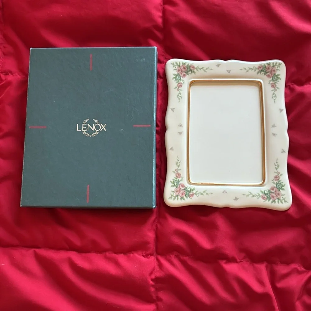 NWT Lenox 3x5 Porcelin Petit Rose Picture Frame - Picture 2 of 5